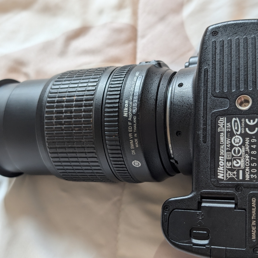 Nikon Black DSLR Camera W/ Flash and Charger Nikkor 18-105 mm VR Lens - Picture 8 of 10